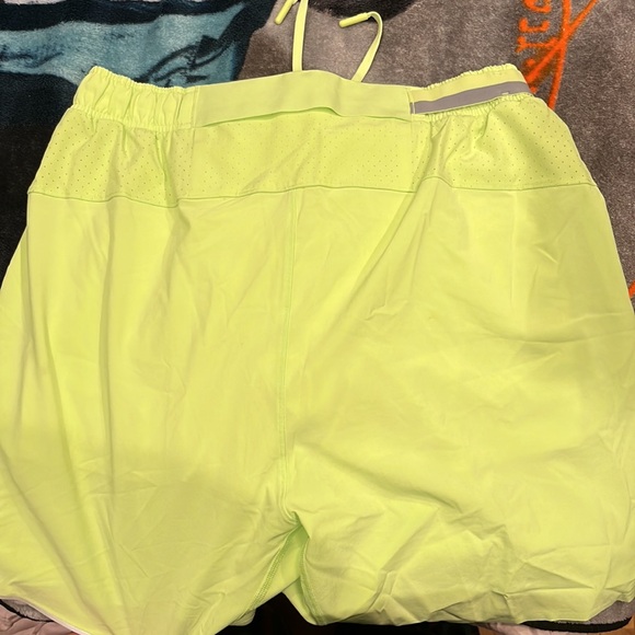 Lululemon Men Medium lime Green Short with Liner - Picture 3 of 3